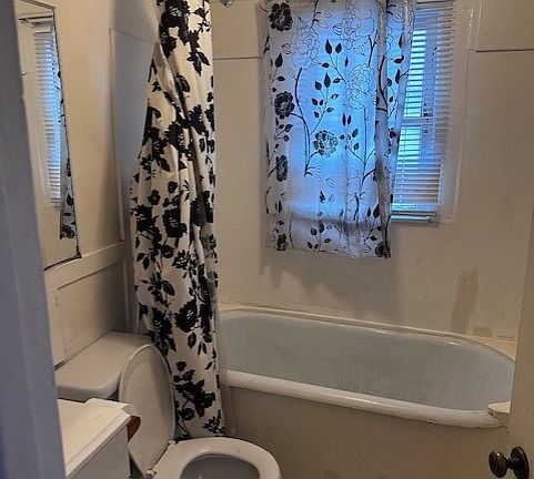 2nd image of 2027 S Crescent Ave #2027