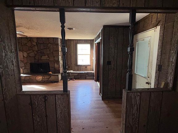 5th image of 524 Violet St