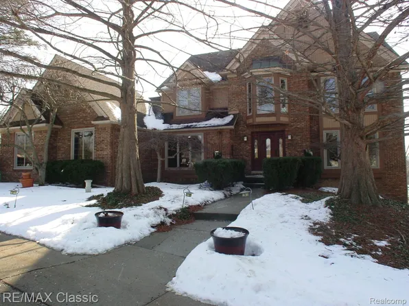 13507 Westbrook Rd, Plymouth, MI 48170