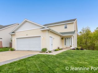 1287 Highland Hl, Lowell, MI 49331