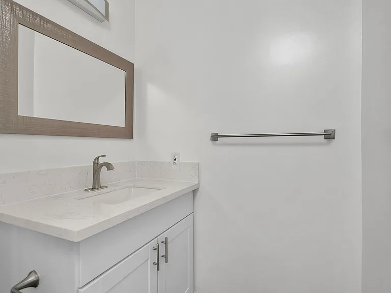 Encino Park West Apartments — Photo 17