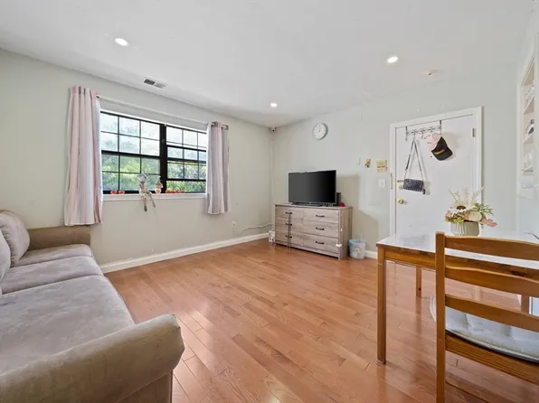 8 Jackson St #B3, Quincy, MA 02169