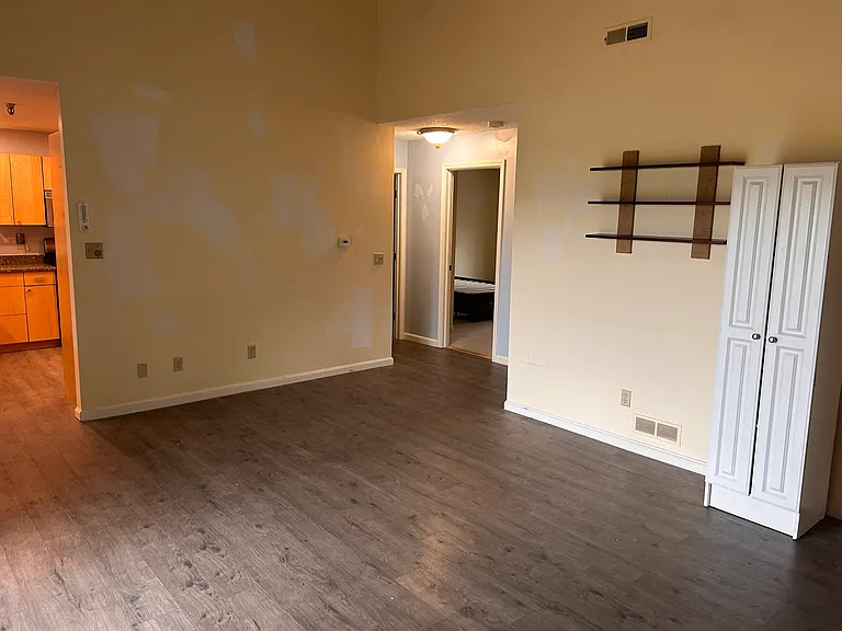 84 Tennis Plaza Rd #18 — Photo 5