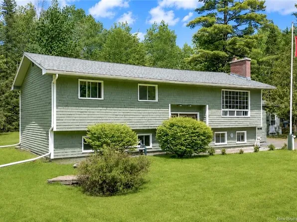 215 Hughes St, Maugerville, NB E3A 7B4