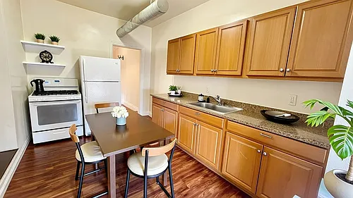 702 W King St-LDP Photo 1