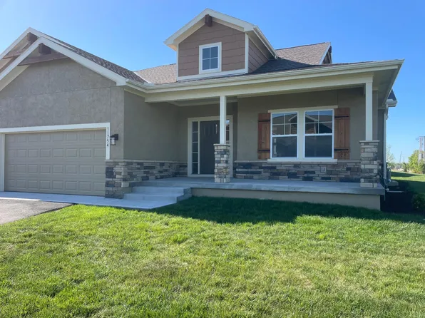 11754 S Deer Run St, Olathe, KS 66061