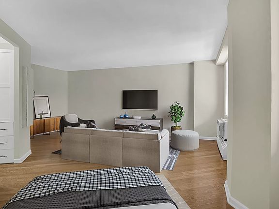 3rd image of 5800 Arlington Ave APT 3M