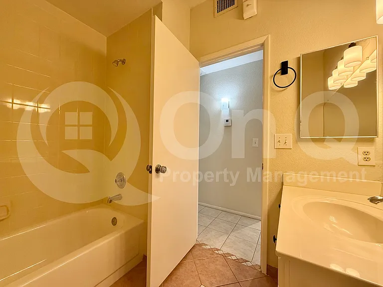 10944 N 117th Pl — Photo 16