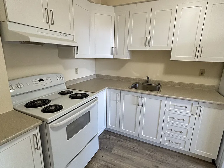 70 McEwen Ave #308 — Photo 6