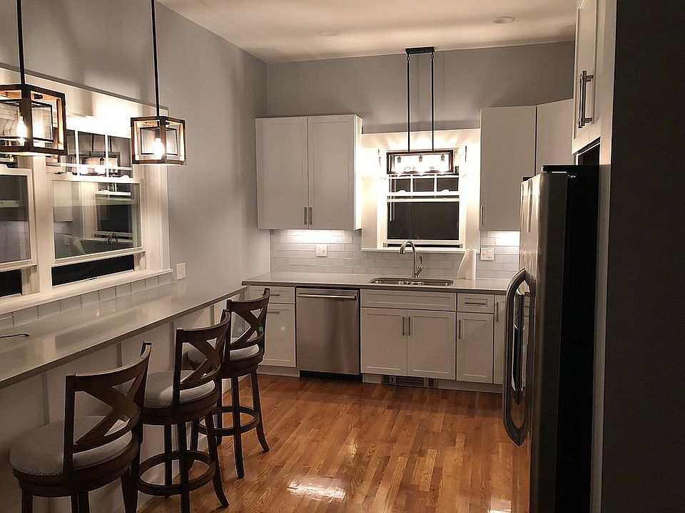 2nd image of 513 Spring St