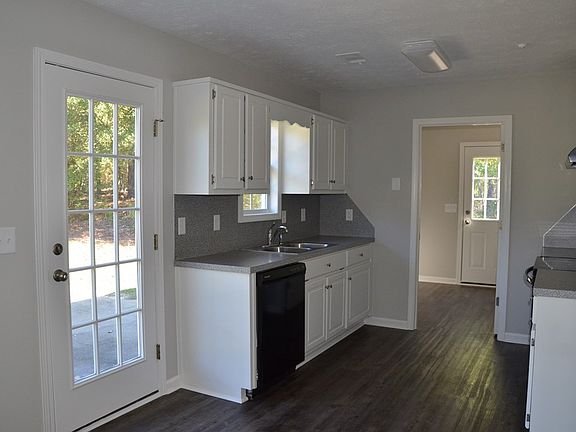 3rd image of 553 Lee Road 201