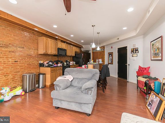 3rd image of 515 W Girard Ave #2
