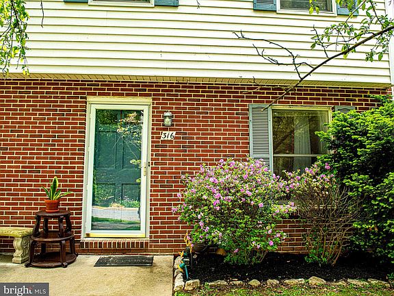 2nd image of 316 Franklin St #316