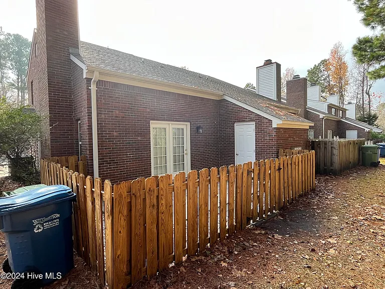 5146 Lamppost Cir — Photo 2