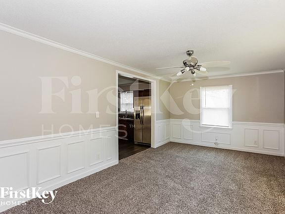 3rd image of 940 Ridgeway Dr