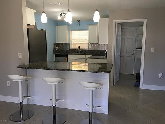3rd image of 450 Woodland St