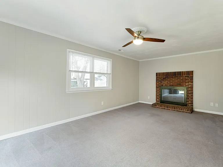 517 Norman Ln — Photo 21