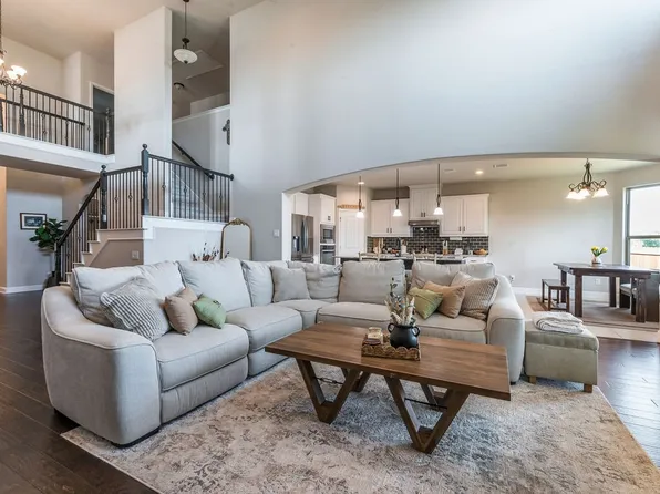 1600 Stillwater Dr, Burleson, TX 76028