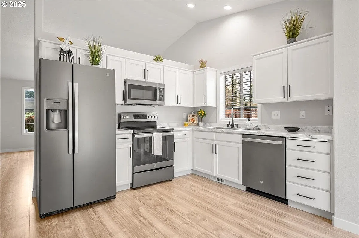 3 bed, 1160 sqft, $2,850 — Photo 3