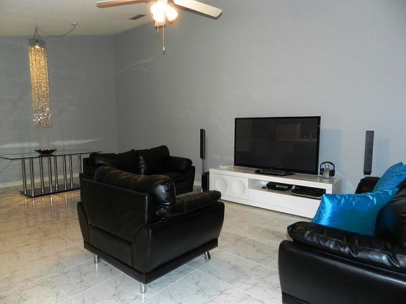 Home For Sale In Sun Terrace at the Oaks