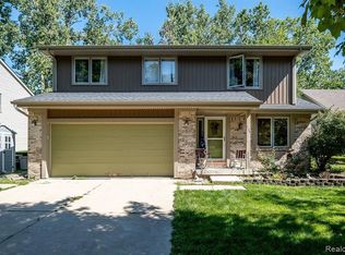 720 Scarlet Oak Ct, Monroe, MI 48162