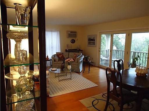 3rd image of 240 Montgomery St #1B