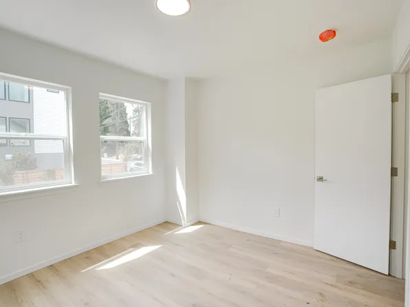 129 25th Ave #A, Seattle, WA 98122