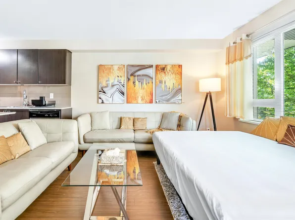 13740 75a Ave #310, Surrey, BC V3W 0E8