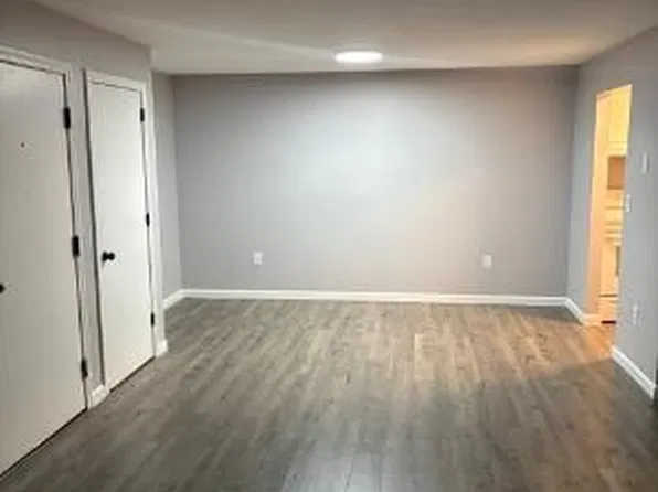 4 Autumn Leaf Dr APT 15, Nashua, NH 03060
