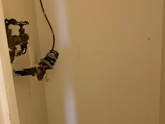 5th image of 568A Buchanan Ave