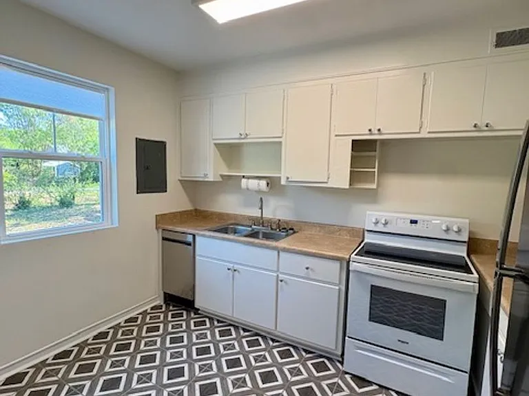 664 Windermere Blvd #A — Photo 8