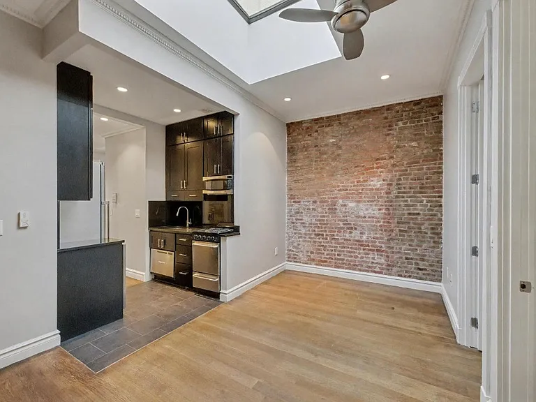 424 W 51st St #2 — Photo 2