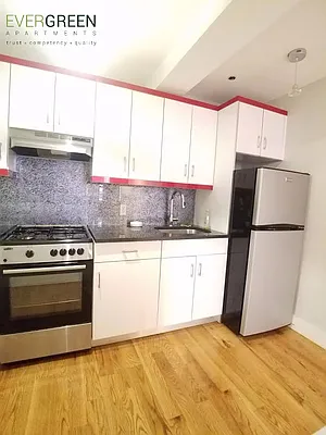 Rented by Evergreen Apartments BK | media 2