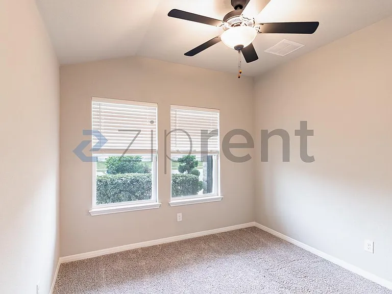 1520 Homestead Farms Dr — Photo 13