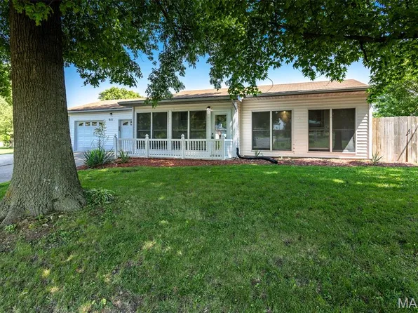 601 Brown St, Brighton, IL 62012