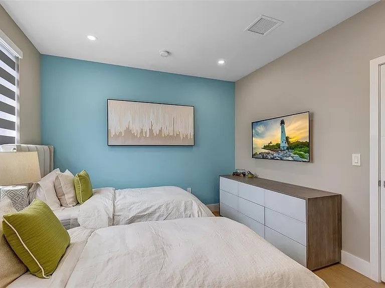 811 SW 10th Ter — Photo 30