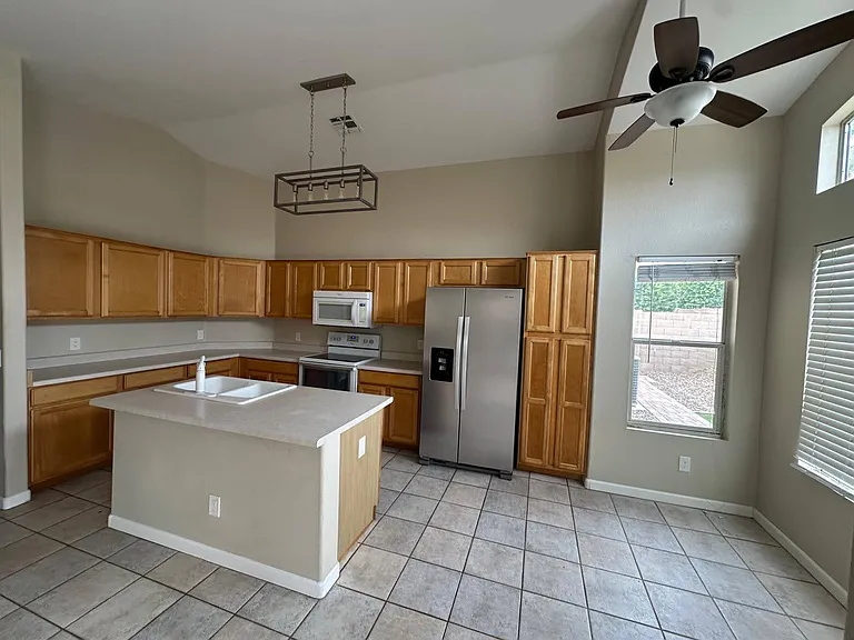 Kitchen/Breakfast Nook