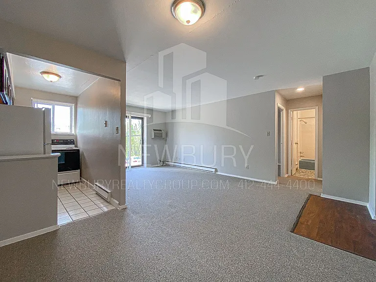 Poplar Apartments — Photo 3