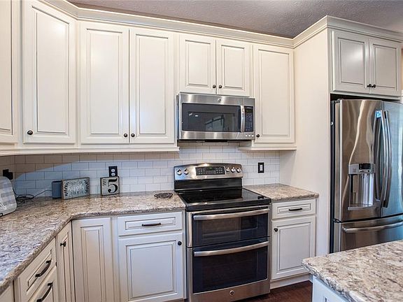 5th image of 1187 Willow Bend Dr