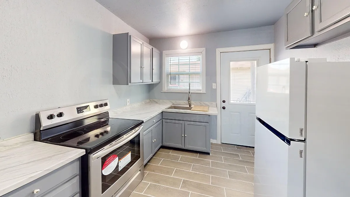 2 bed, 1.0 bath, 819 sqft, $1,300 — Photo 4
