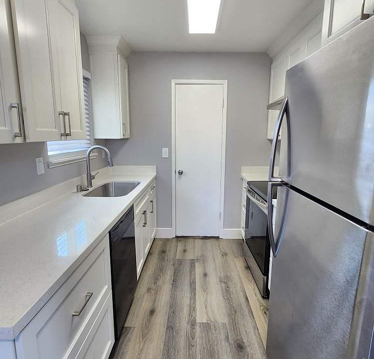 1st image of 1539 Moorpark Ave APT 4