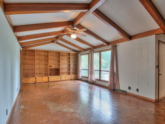2nd image of 814 Belmont Ave
