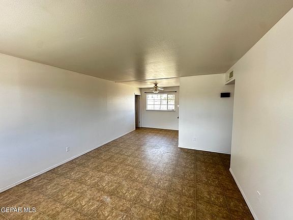 3rd image of 5719 Bainbridge Ave
