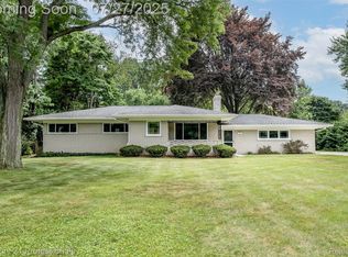 1751 Ansal Dr, Rochester Hills, MI 48309