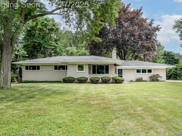1751 Ansal Dr, Rochester Hills, MI 48309