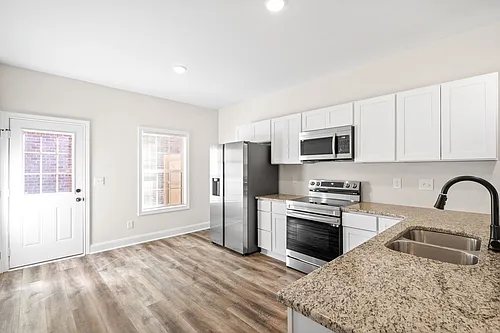 Oak St - 441 Photo 1