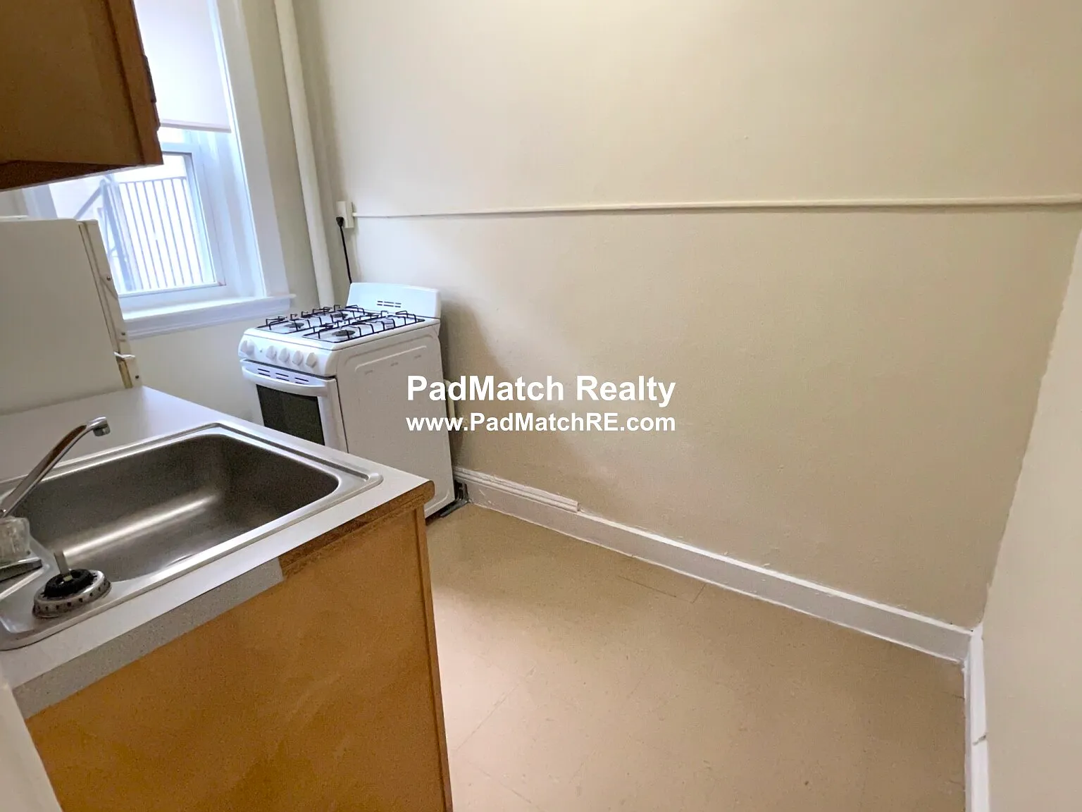 Studio, 300 sqft, $2,025 — Photo 2