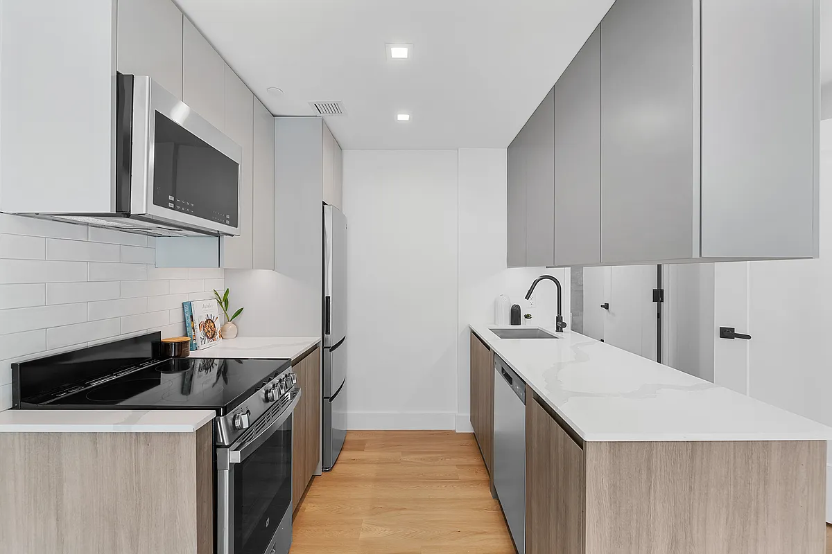 Building Photo - 63 Pitt St #9E