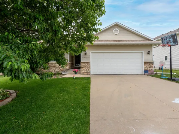 1111 Green Hills Dr, Norwalk, IA 50211