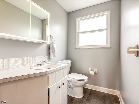 3rd image of 6826 Lynett Dr